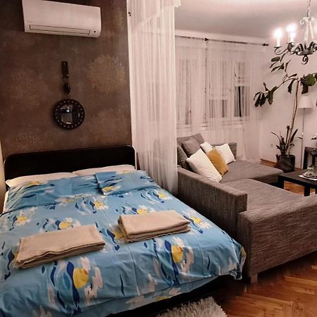 Belvarosi Studio Apartman Győr Exterior foto