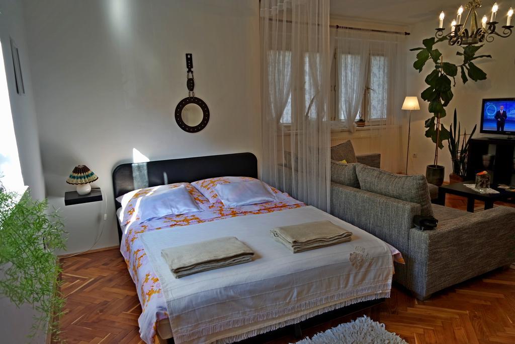 Belvarosi Studio Apartman Győr Exterior foto