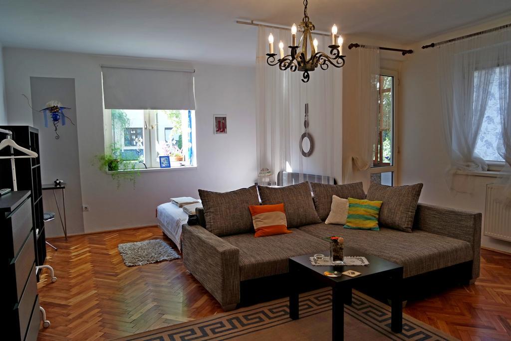 Belvarosi Studio Apartman Győr Exterior foto